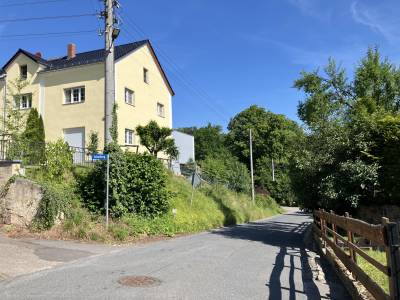 Bereich der geplanten Stützmauer an der Ortsdurchfahrt Gnandstein